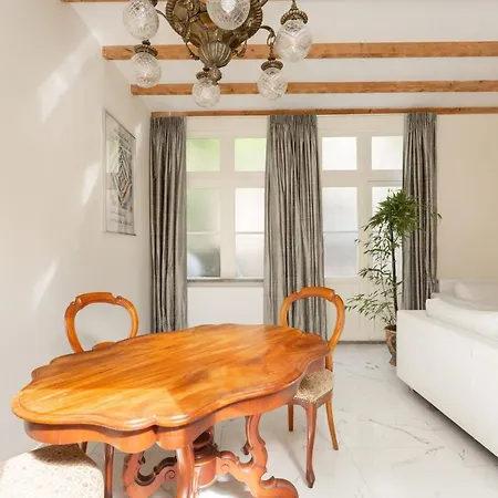 The Golden Gardens - R.q.c. Apartment *