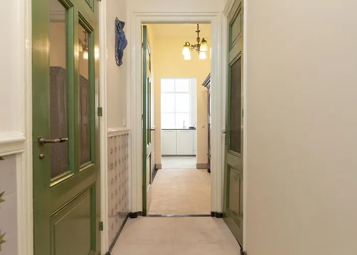 The Golden Gardens - R.q.c. האג