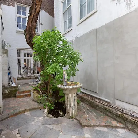 The Golden Gardens - R.q.c. * Lahey